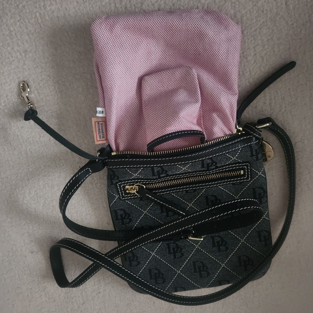 Dooney & Bourke Signature Crossbody Bag. Adjustable leather strap - Picture 7 of 9